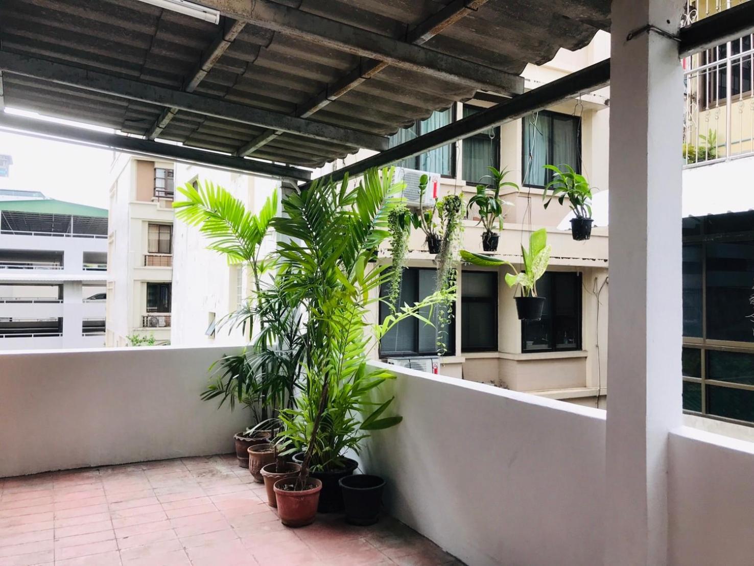 Silom Guesthouse Banguecoque Exterior foto